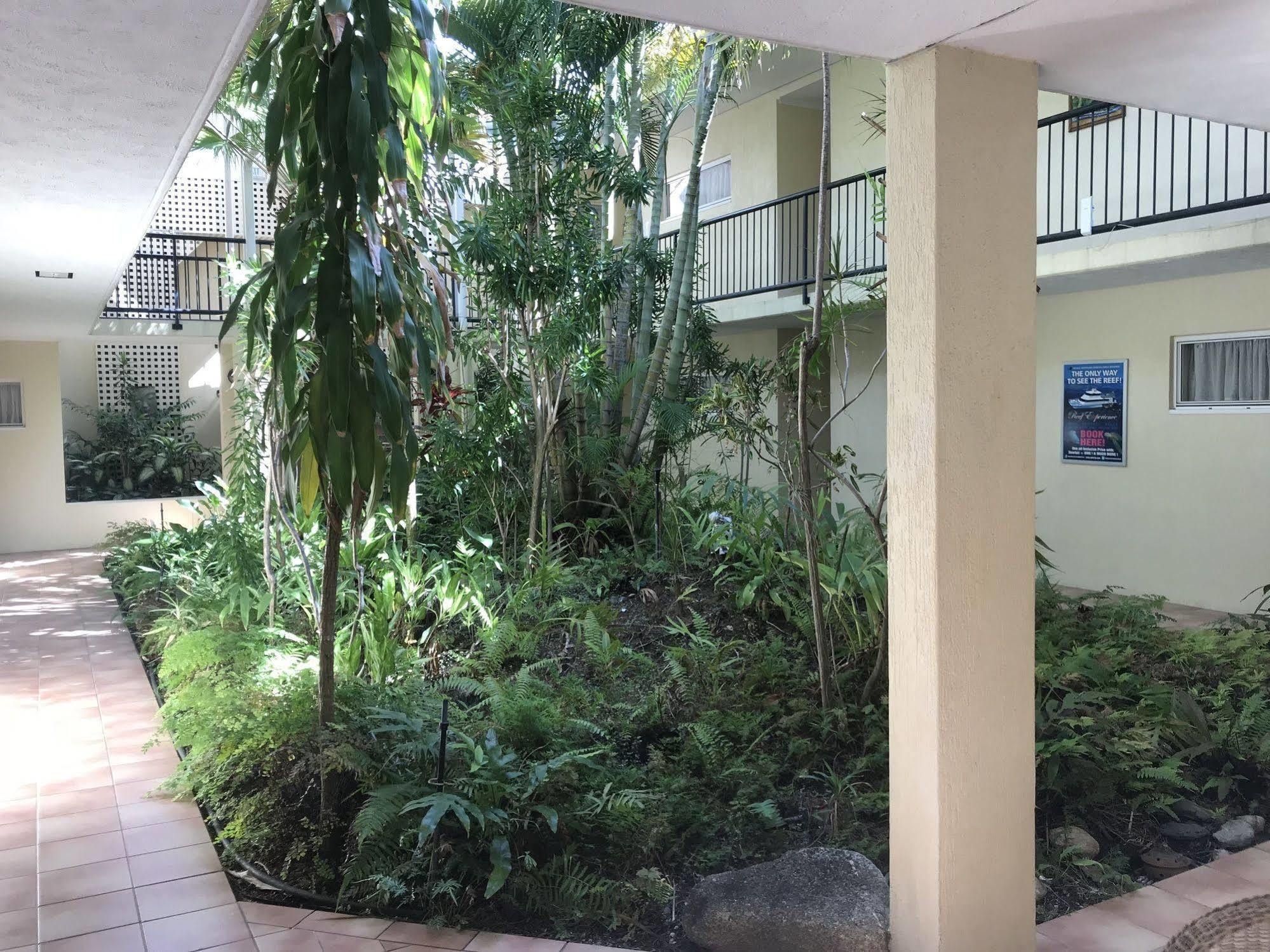Villa Vaucluse Apartments Cairns Bagian luar foto